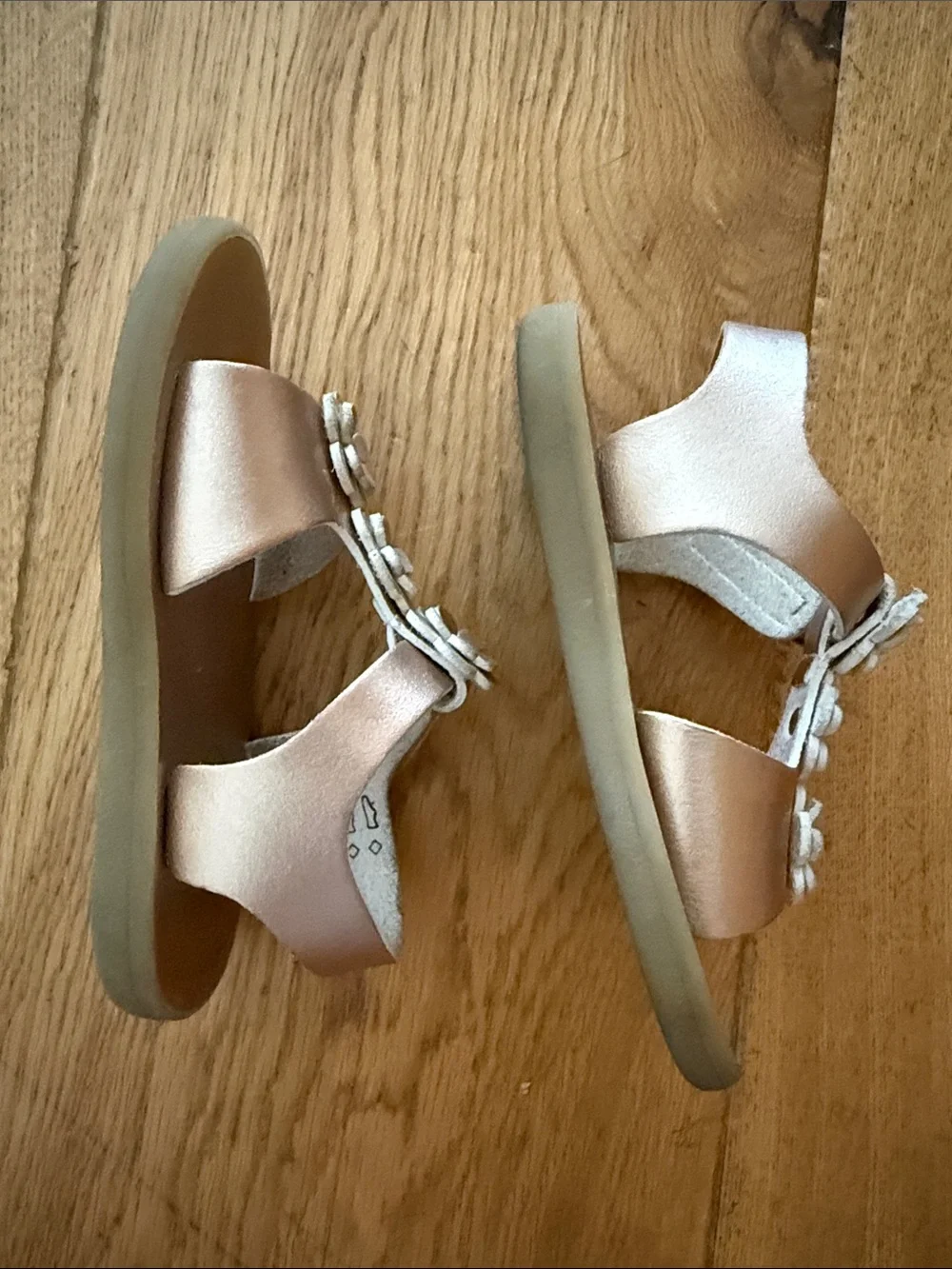 FootMates Kids Metallic Tan Flower Strap Sandals sz 8